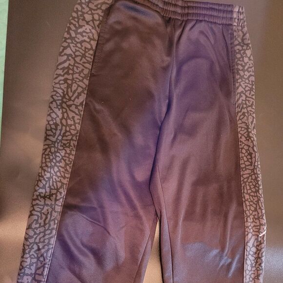 NIKE BOYS THERMA-FIT JORDAN ANIMAL DESIGN PRINT - Picture 1 of 16